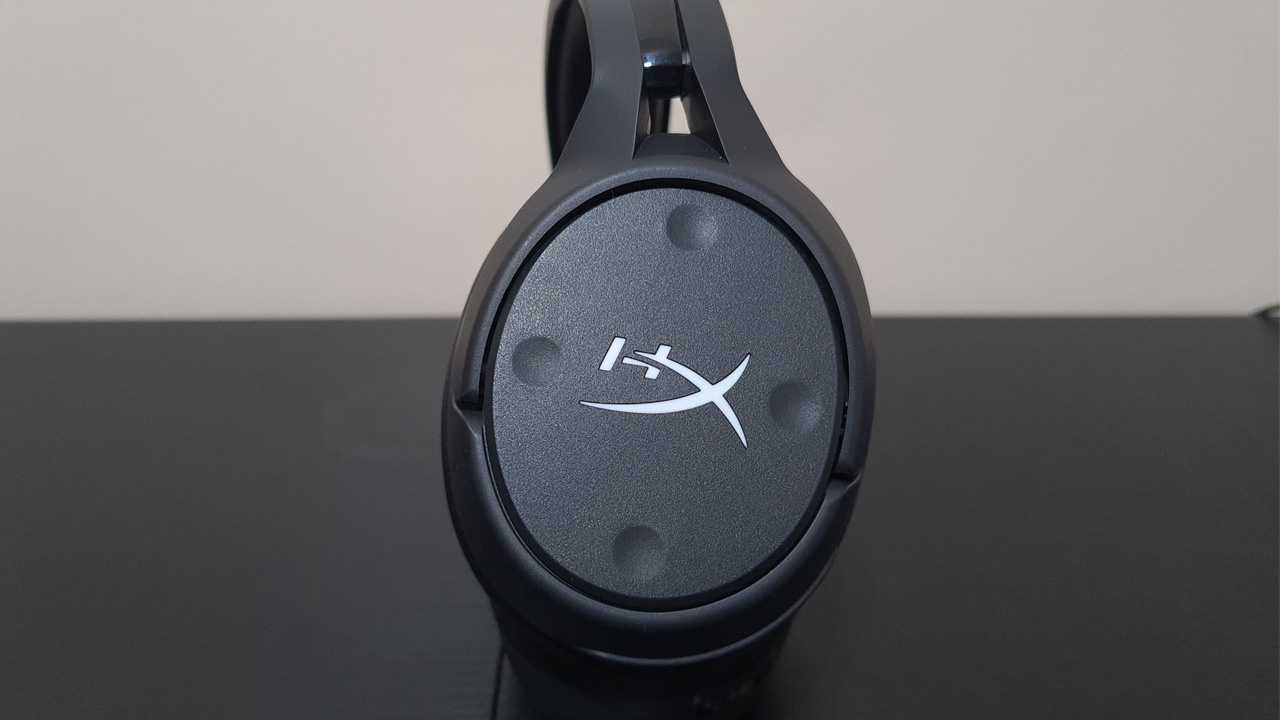 Os botões laterais do HyperX Cloud Flight S são customizáveis