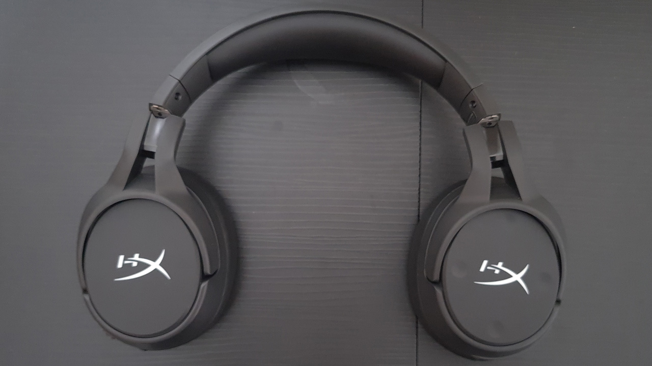 As conchas do HyperX Cloud Flight S giram em 90°